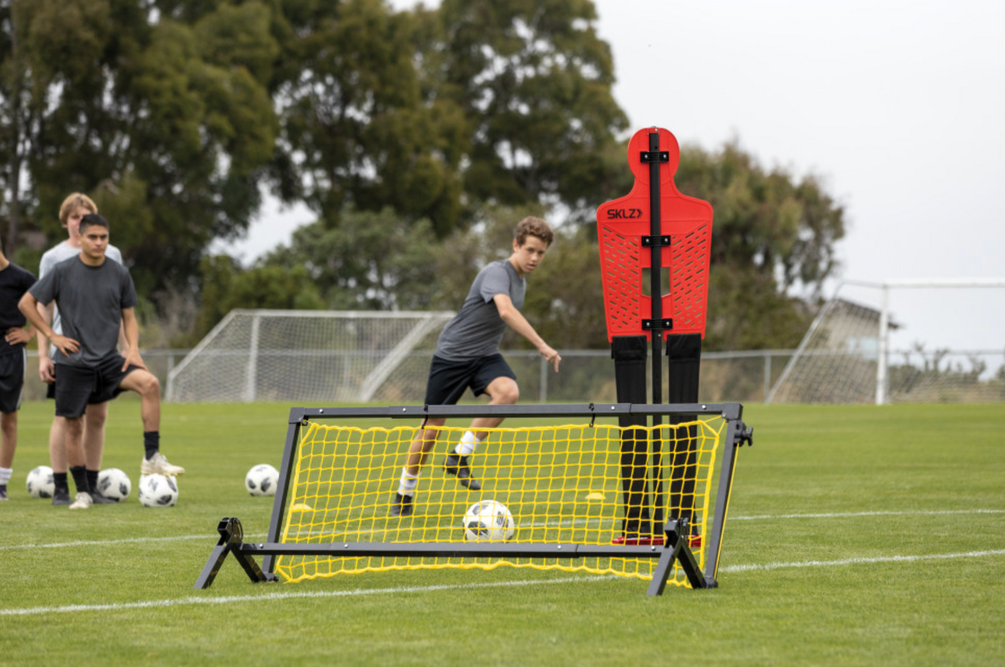 NB! LEVERES KUN TIL POSTNR. 1000-2970 - SKLZ rebounder New-station Soccer Trainer pro