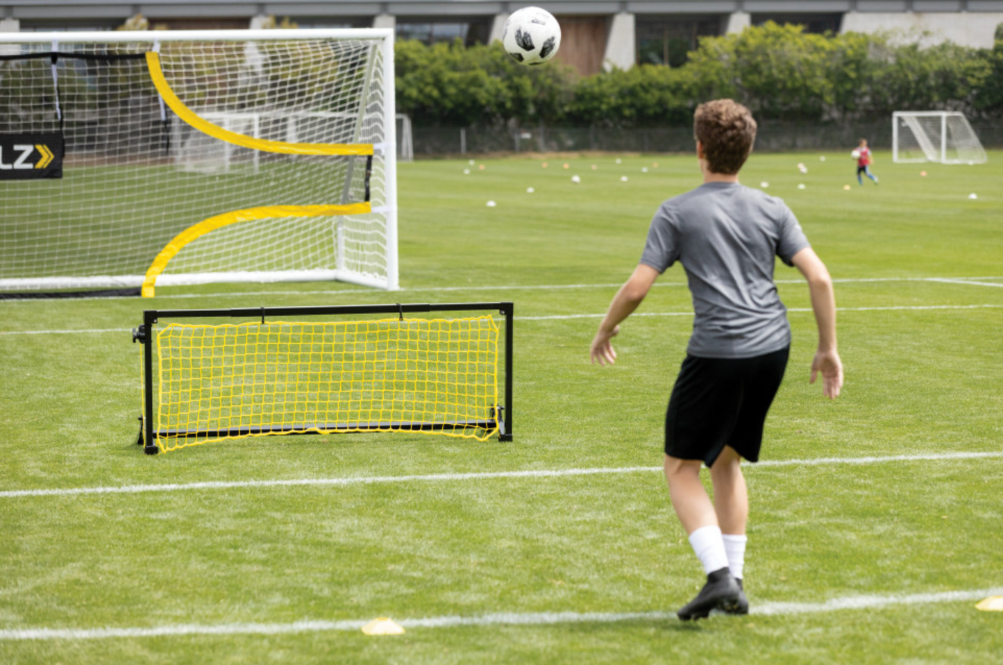 NB! LEVERES KUN TIL POSTNR. 1000-2970 - SKLZ rebounder New-station Soccer Trainer pro